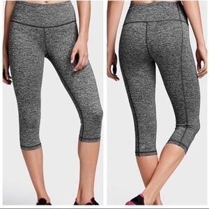 Victoria’s Secret Sport VSX Knockout Capri Tight
Black and gray Leggings Small